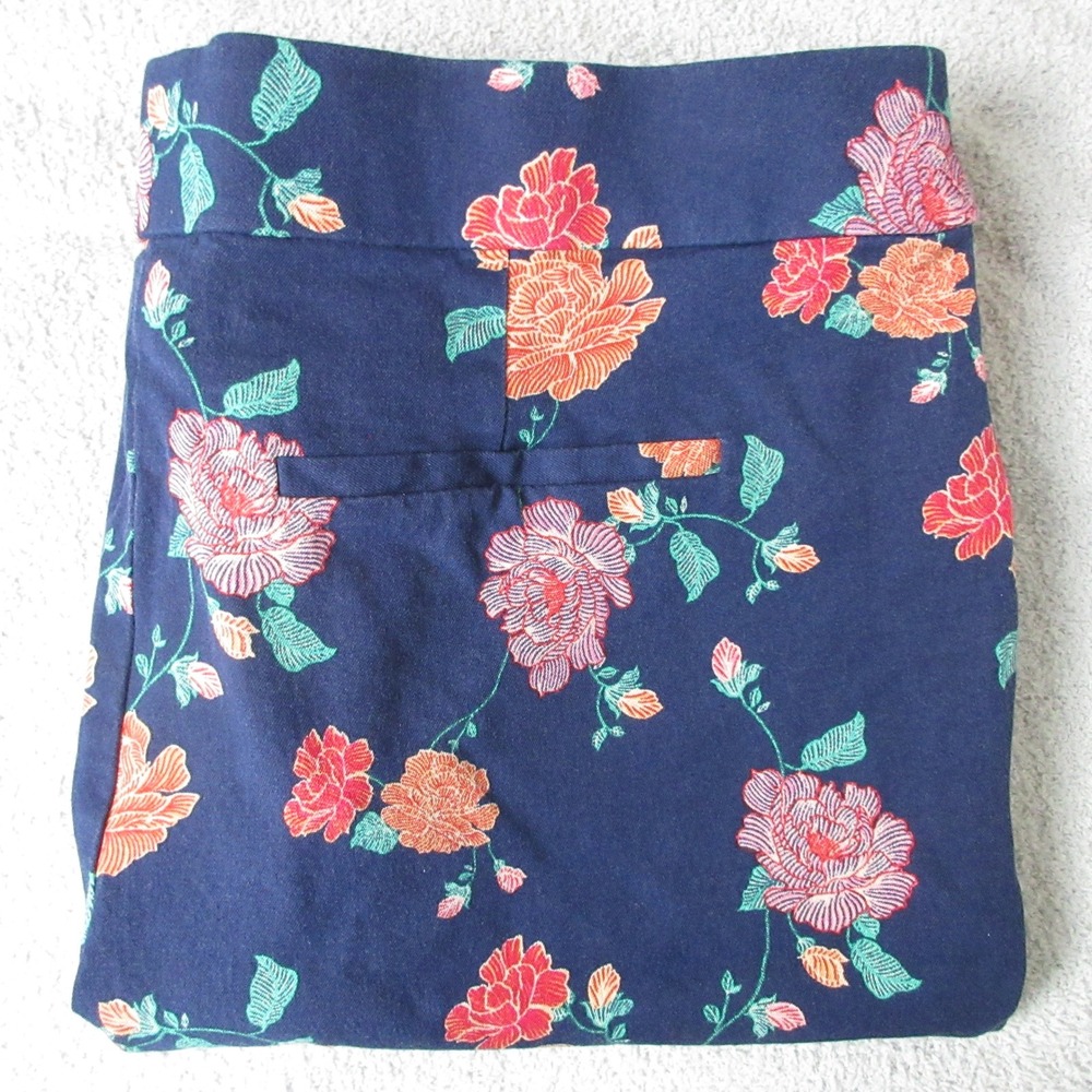 Chico's Women's Floral Print Navy Blue Crop Pants Size 12 Career Casual